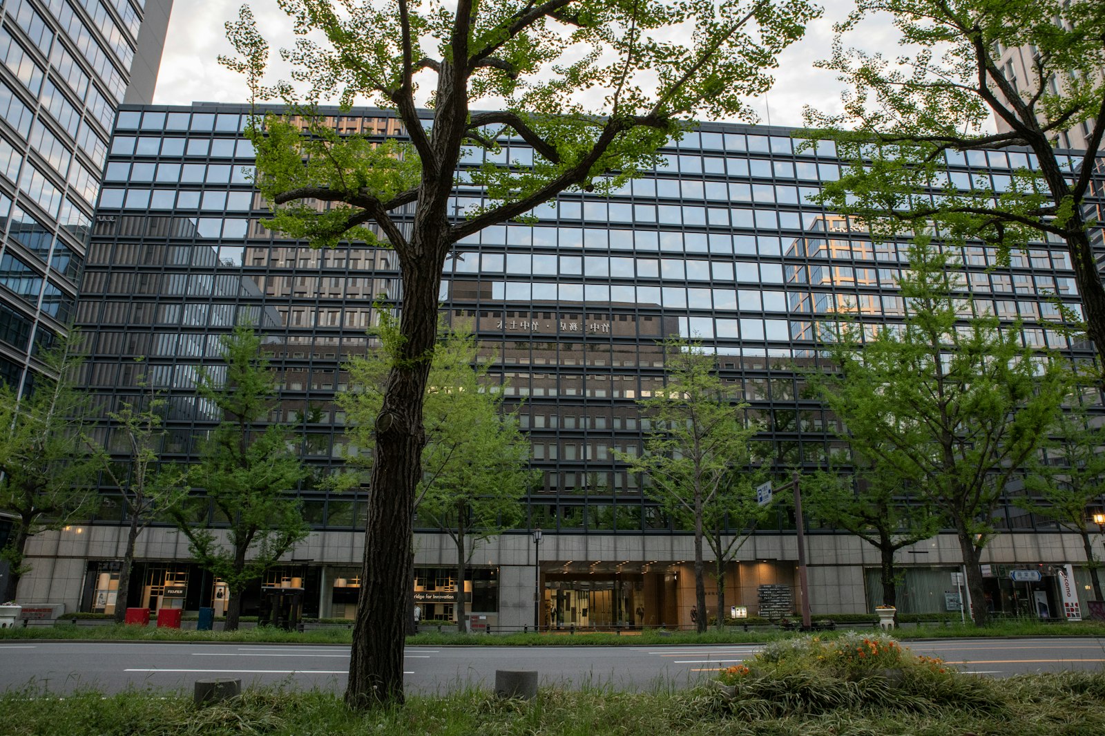 大阪现代商务建筑